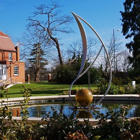 The Pinewood Hotel Slough Exterior foto
