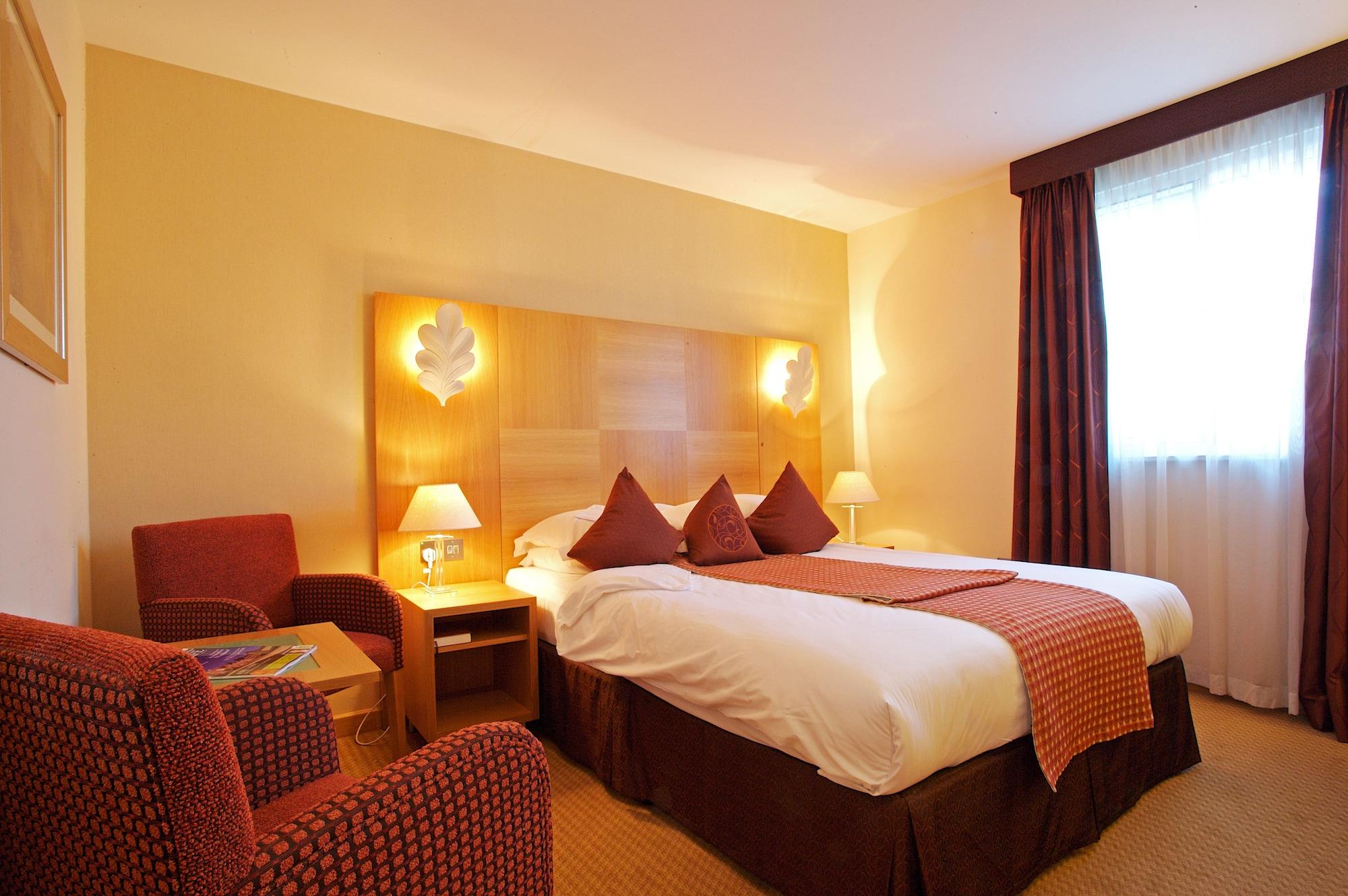 The Pinewood Hotel Slough Exterior foto