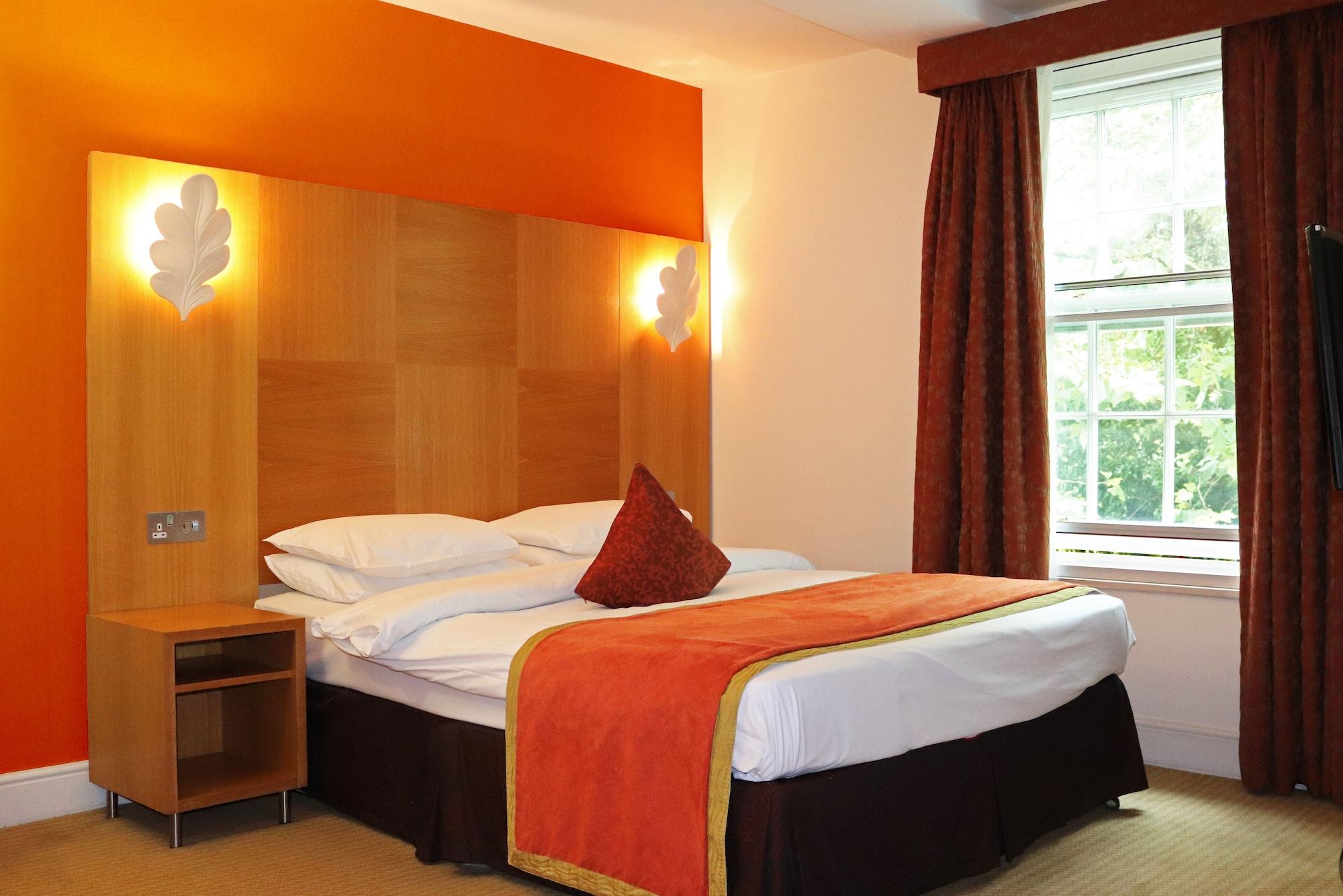 The Pinewood Hotel Slough Exterior foto