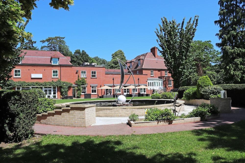 The Pinewood Hotel Slough Exterior foto