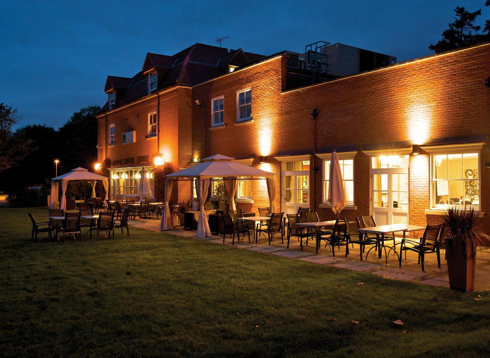 The Pinewood Hotel Slough Exterior foto