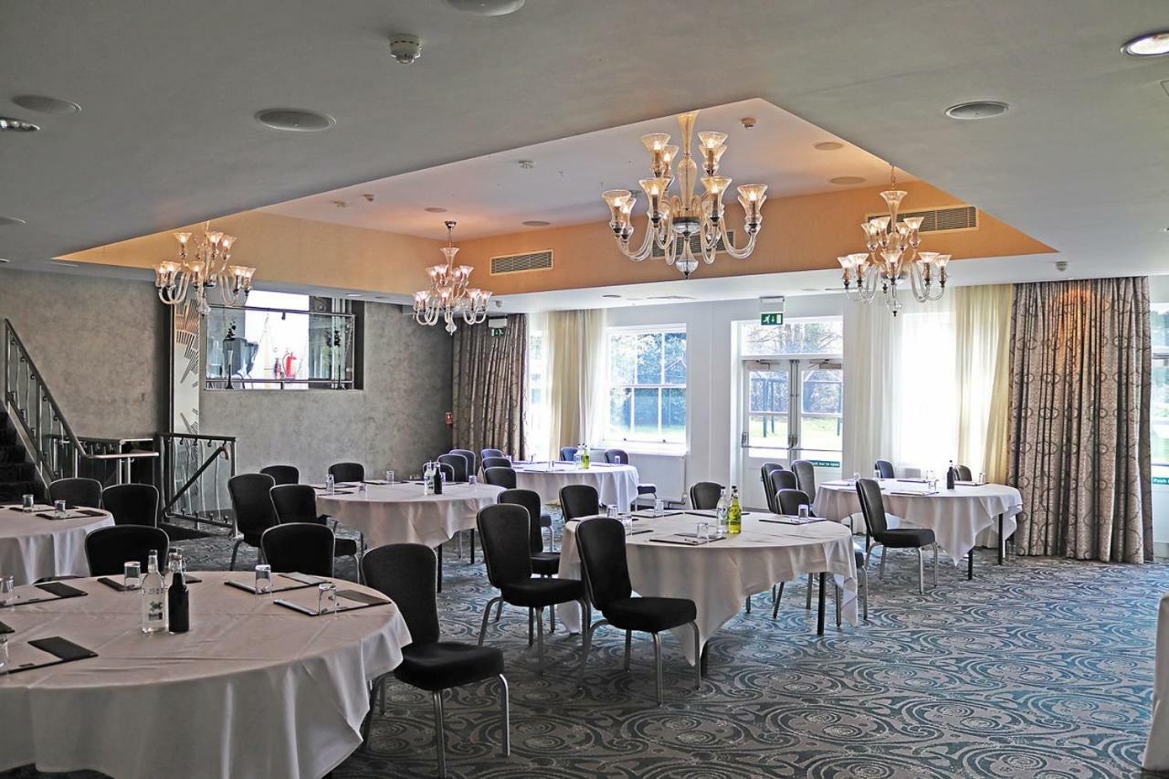 The Pinewood Hotel Slough Exterior foto
