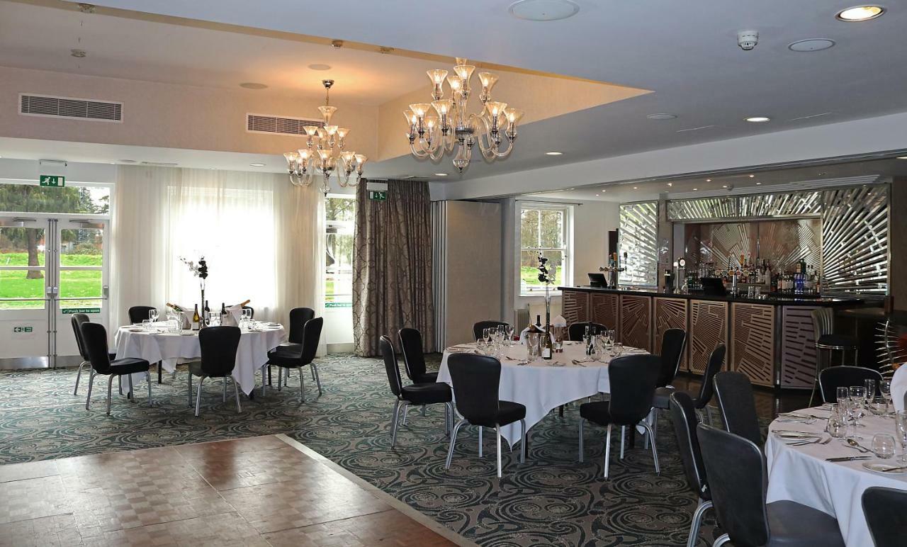 The Pinewood Hotel Slough Exterior foto